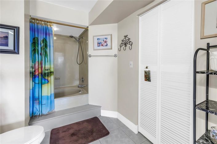 Image No.23-2 Bed Property for sale