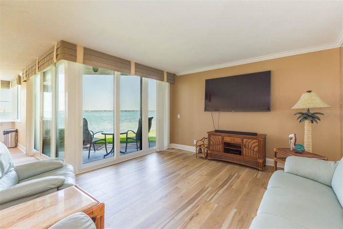 Image No.11-2 Bed Property for sale