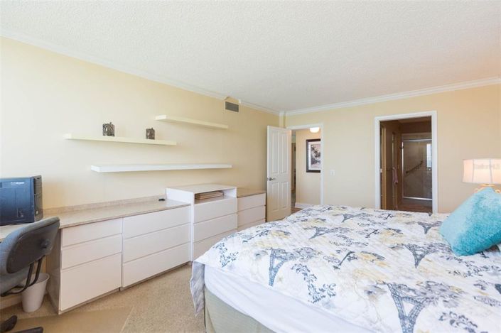 Image No.20-2 Bed Property for sale