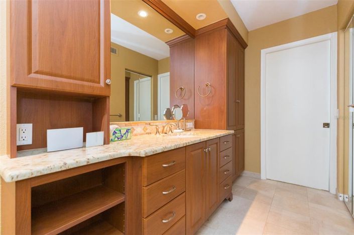 Image No.24-2 Bed Property for sale