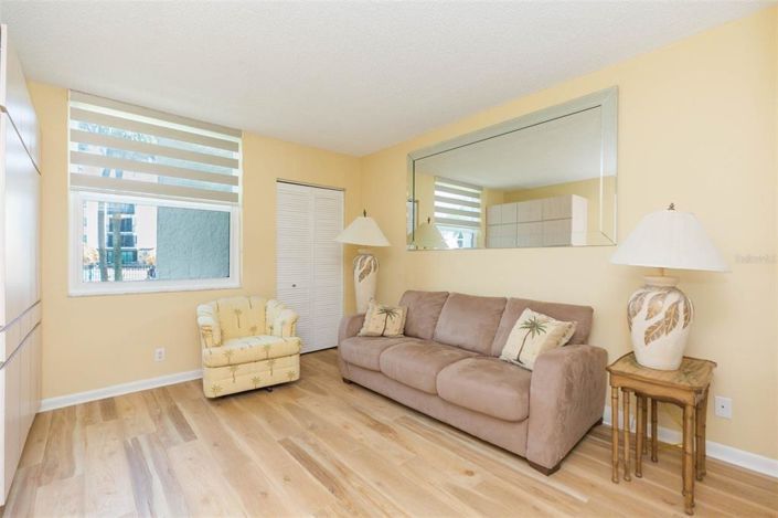 Image No.25-2 Bed Property for sale