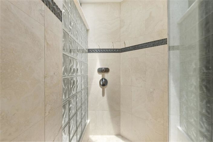 Image No.20-2 Bed Property for sale