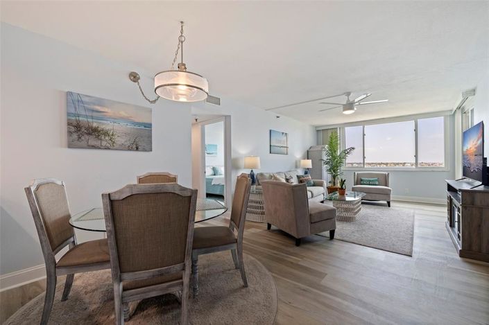 Image No.10-2 Bed Property for sale