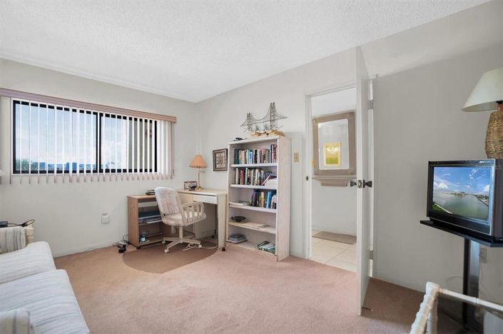 Image No.11-2 Bed Property for sale