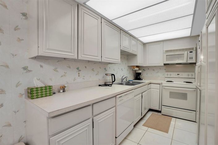 Image No.17-2 Bed Property for sale