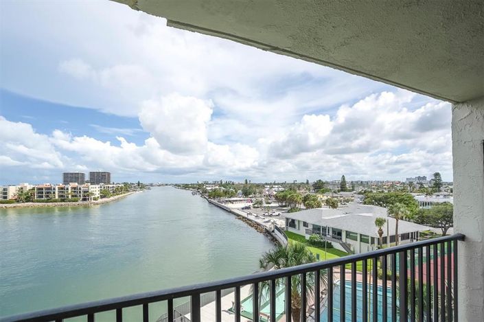 Image No.21-2 Bed Property for sale