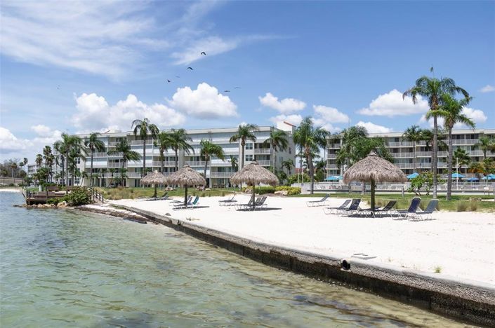 Image No.44-2 Bed Property for sale