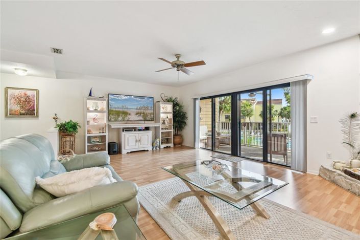 Image No.10-3 Bed Property for sale