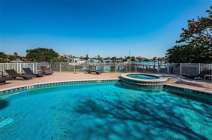 Image No.87-3 Bed Property for sale