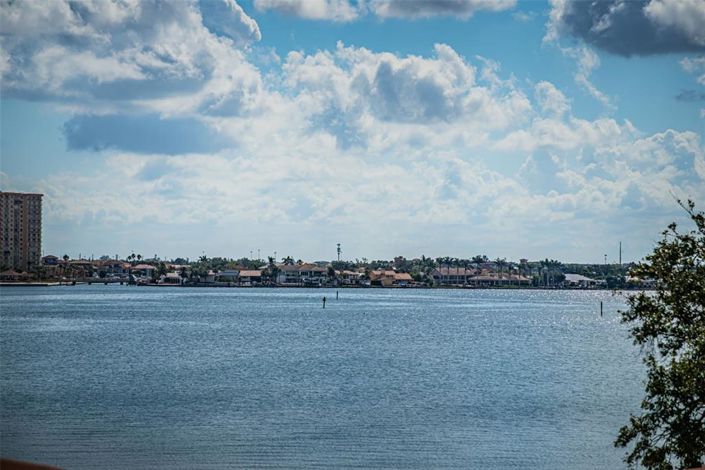 Image No.12-2 Bed Property for sale