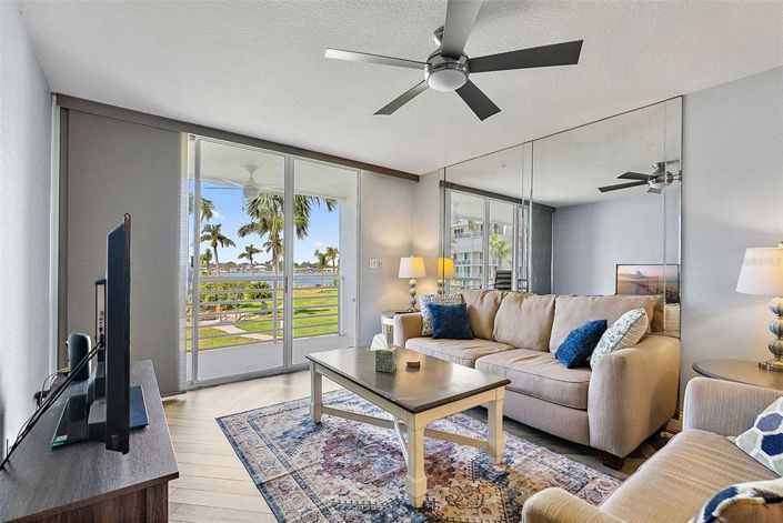 Image No.12-2 Bed Property for sale