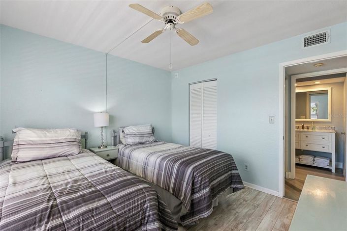 Image No.20-2 Bed Property for sale