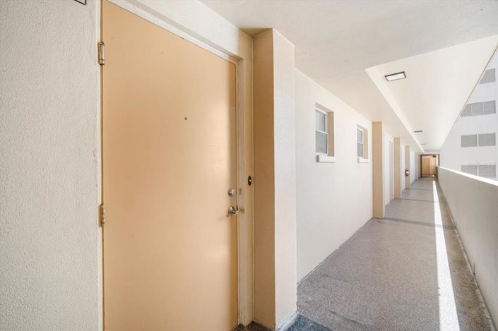 Image No.6-1 Bed Property for sale