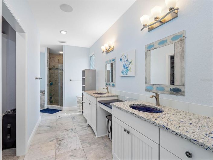 Image No.37-4 Bed Property for sale