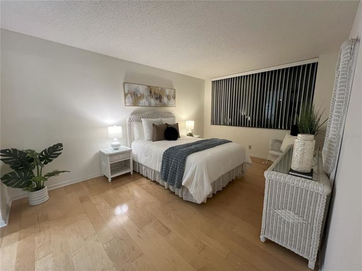 Image No.10-2 Bed Property for sale