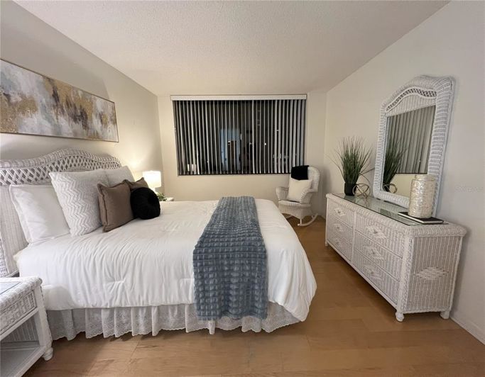 Image No.11-2 Bed Property for sale