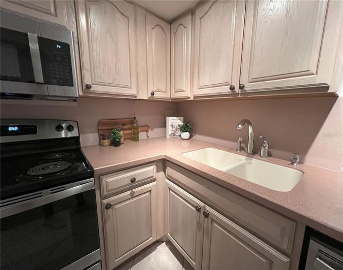 Image No.9-2 Bed Property for sale