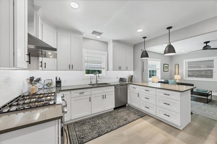 Image No.10-2 Bed Property for sale