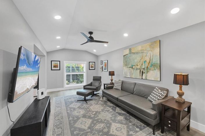 Image No.18-2 Bed Property for sale