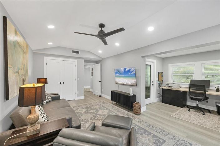 Image No.20-2 Bed Property for sale