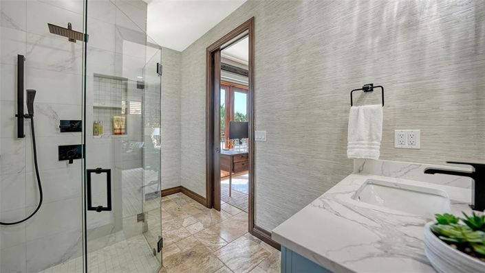 Image No.28-4 Bed Property for sale