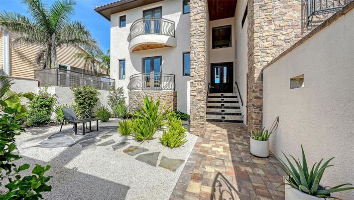 Image No.5-4 Bed Property for sale