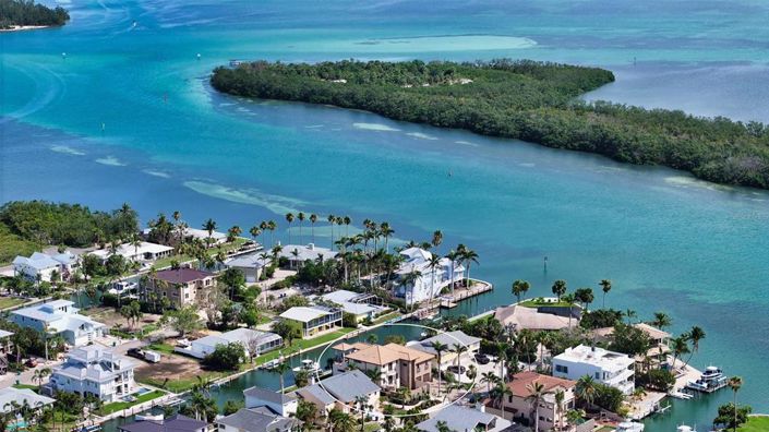 Image No.50-4 Bed Property for sale