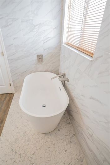 Image No.14-3 Bed Property for sale