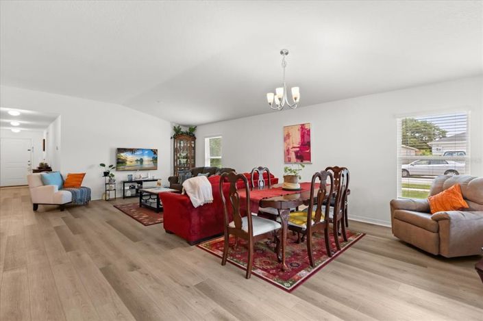 Image No.5-Propriété de 4 chambres à vendre à Kissimmee