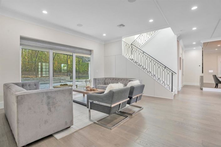 Image No.13-5 Bed Property for sale