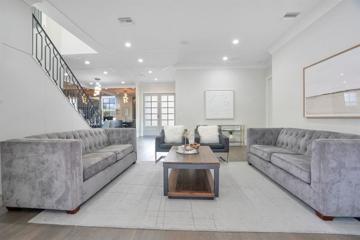 Image No.19-5 Bed Property for sale