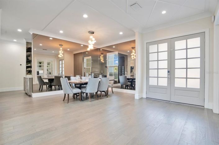 Image No.2-5 Bed Property for sale