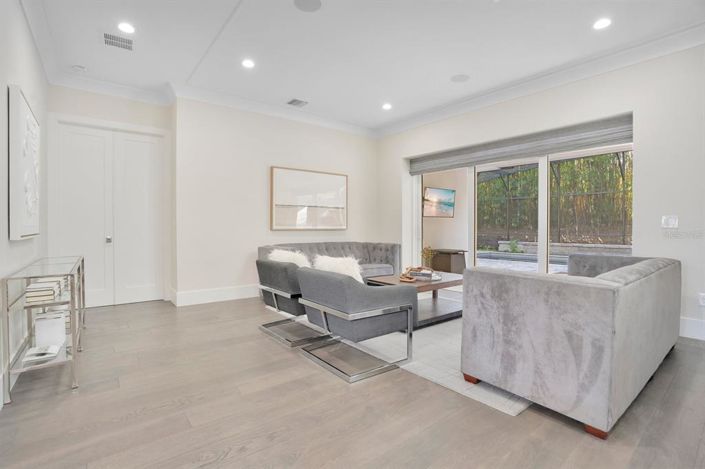 Image No.21-5 Bed Property for sale