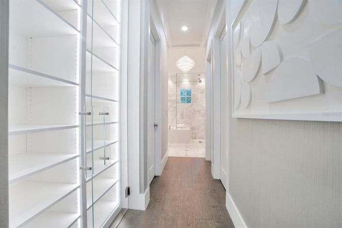 Image No.22-5 Bed Property for sale