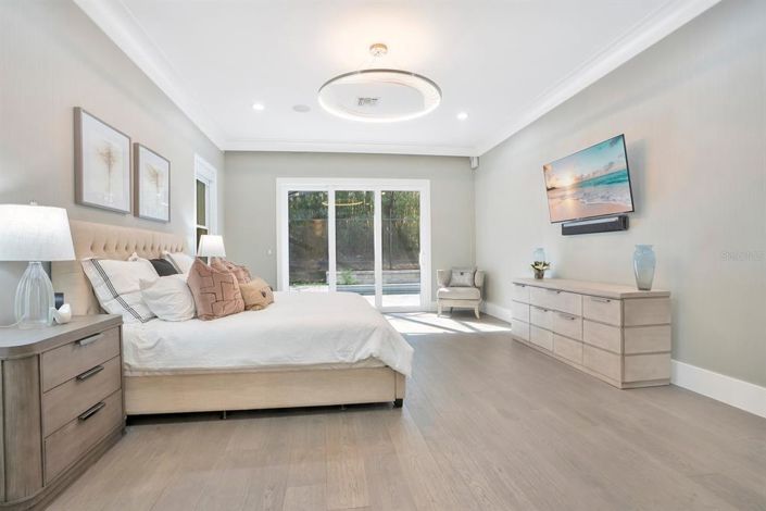 Image No.23-5 Bed Property for sale