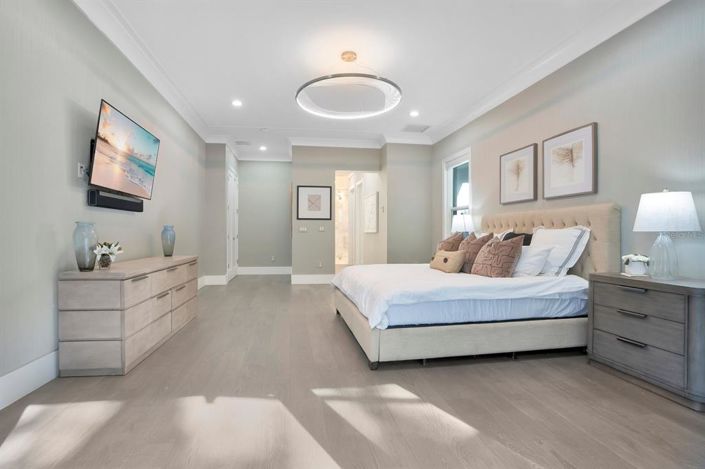 Image No.24-5 Bed Property for sale