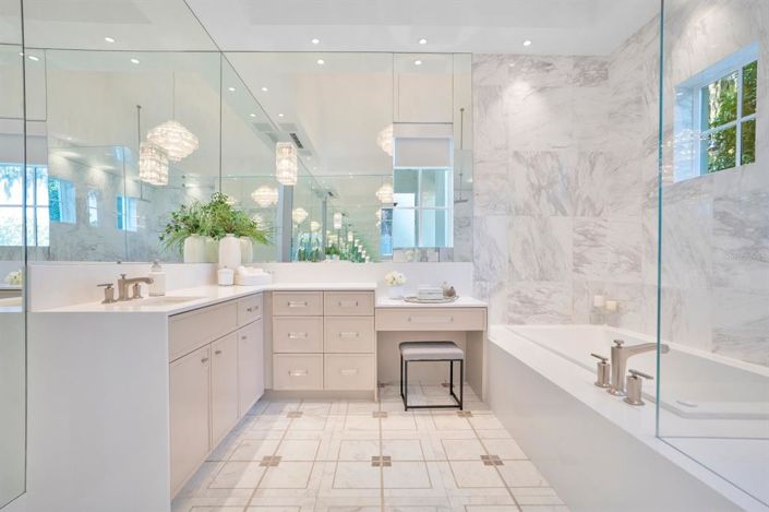 Image No.27-5 Bed Property for sale