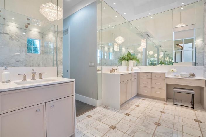 Image No.28-5 Bed Property for sale