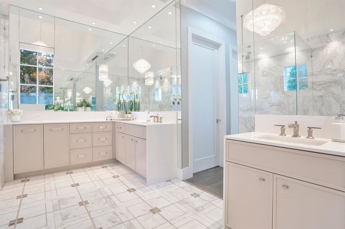 Image No.30-5 Bed Property for sale