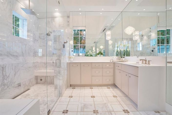 Image No.31-5 Bed Property for sale