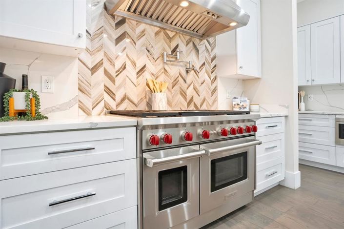 Image No.8-5 Bed Property for sale