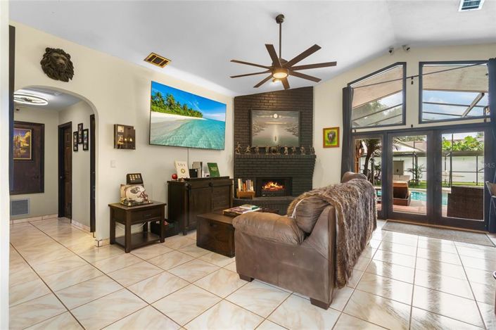 Image No.11-4 Bed Property for sale