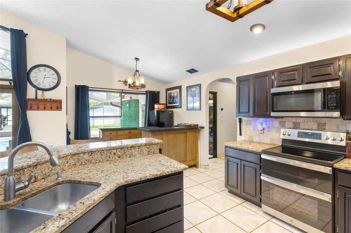 Image No.14-4 Bed Property for sale