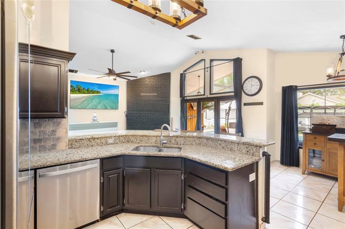 Image No.15-4 Bed Property for sale