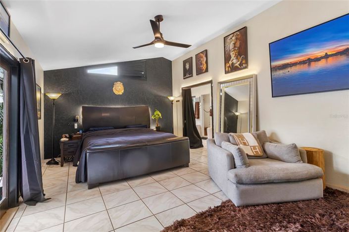 Image No.19-4 Bed Property for sale