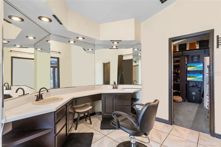 Image No.24-4 Bed Property for sale