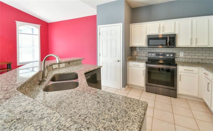 Image No.17-5 Bed Property for sale