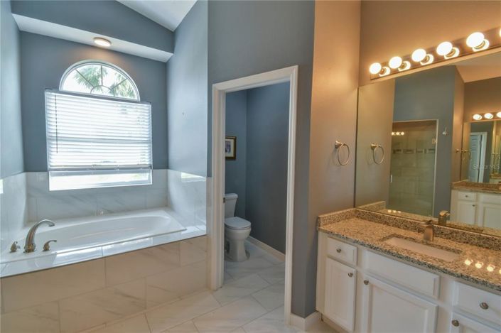 Image No.26-5 Bed Property for sale