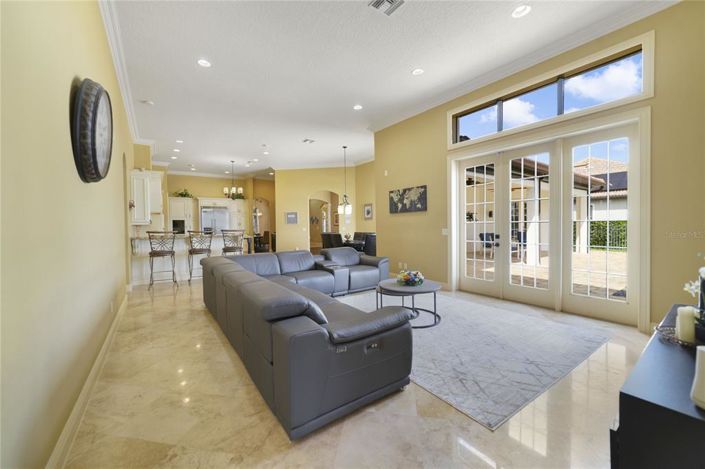 Image No.12-5 Bed Property for sale