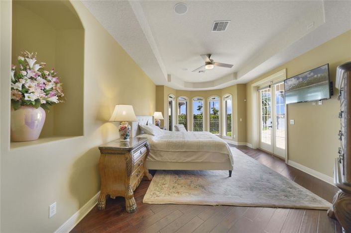 Image No.14-5 Bed Property for sale